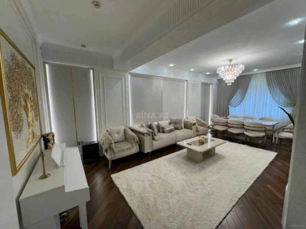 Satılır 4 otaqlı mənzil 200 m²