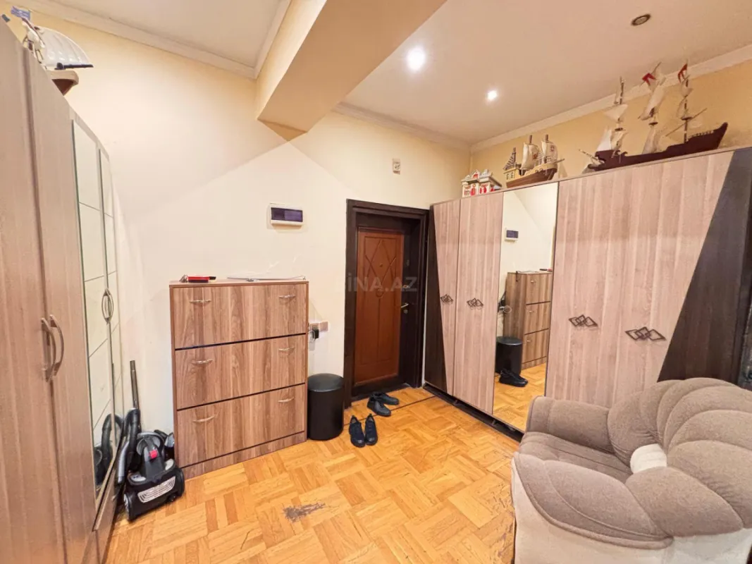 Satılır 4 otaqlı mənzil 152 m²