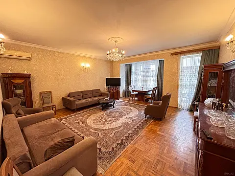 Satılır 4 otaqlı mənzil 152 m²