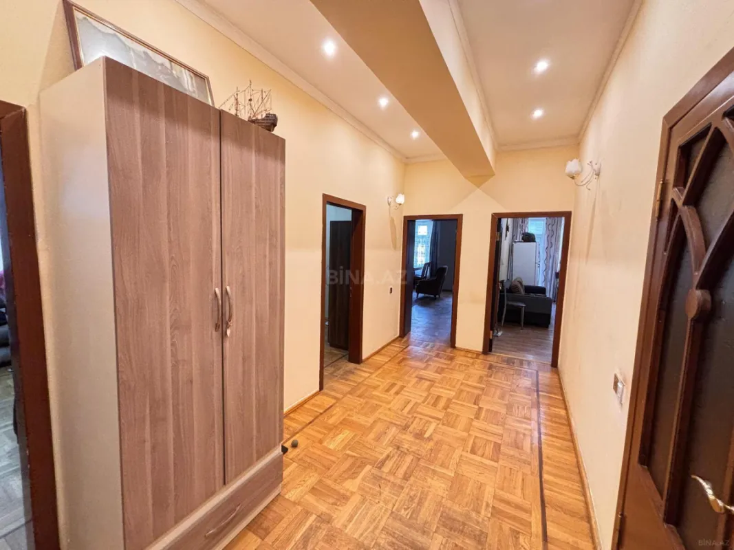 Satılır 4 otaqlı mənzil 152 m²
