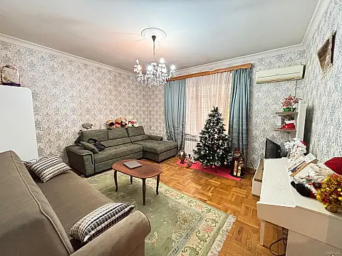 Satılır 4 otaqlı mənzil 152 m²