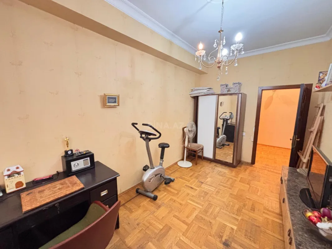 Satılır 4 otaqlı mənzil 152 m²