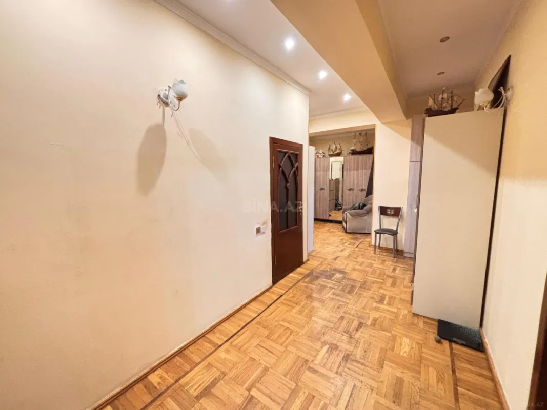 Satılır 4 otaqlı mənzil 152 m²