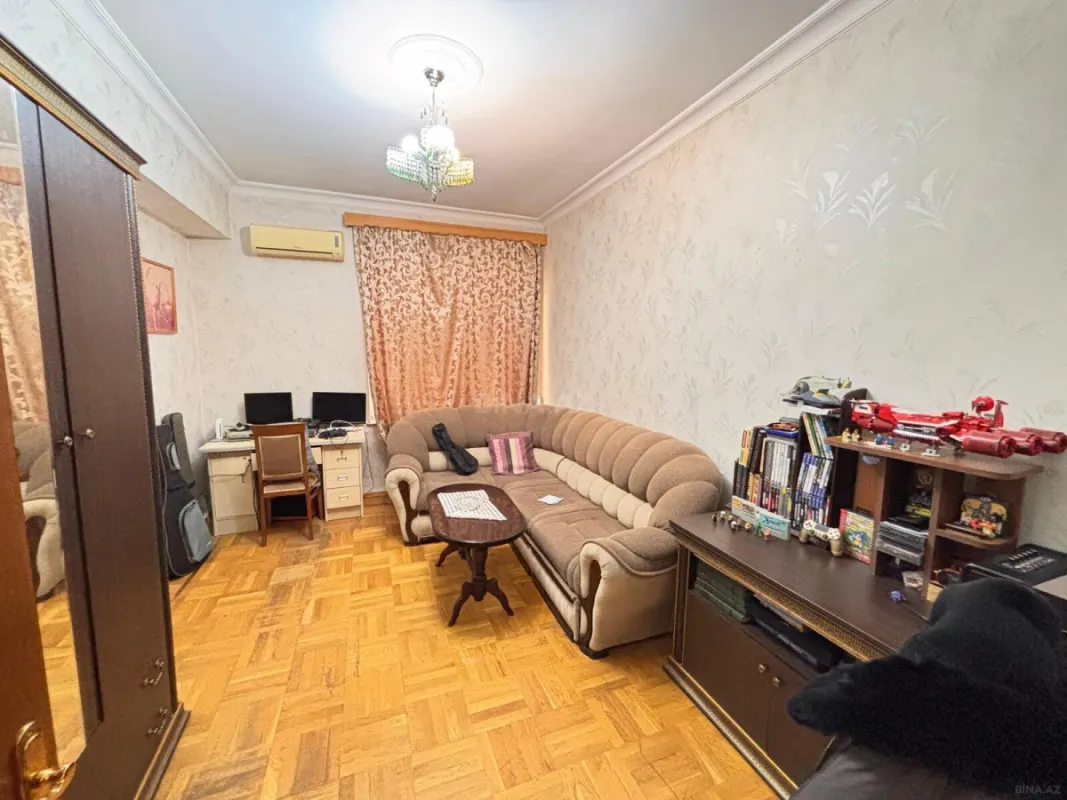 Satılır 4 otaqlı mənzil 152 m²