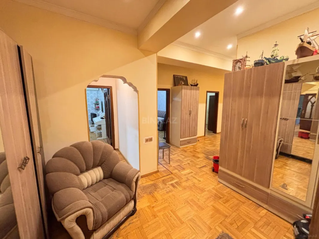 Satılır 4 otaqlı mənzil 152 m²