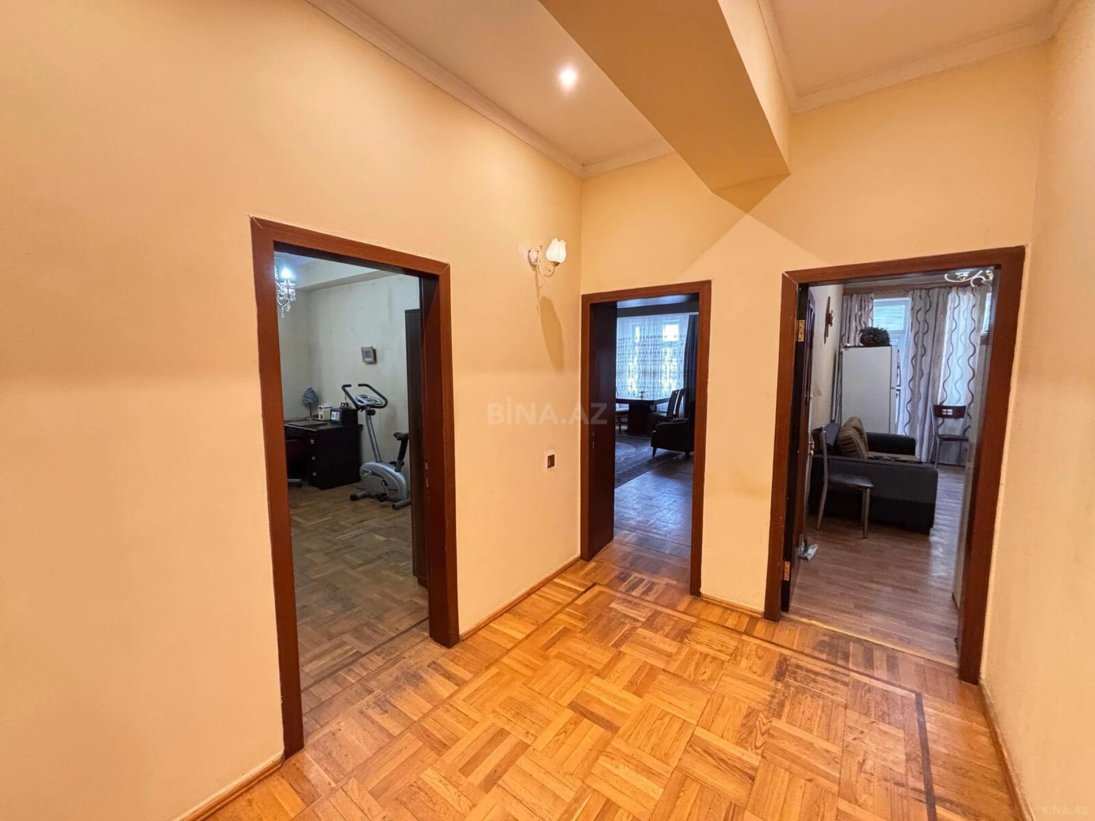 Satılır 4 otaqlı mənzil 152 m²