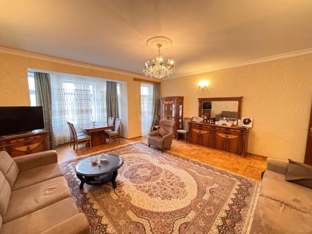 Satılır 4 otaqlı mənzil 152 m²