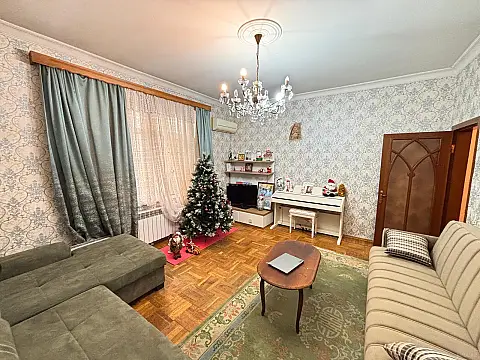 Satılır 4 otaqlı mənzil 152 m²