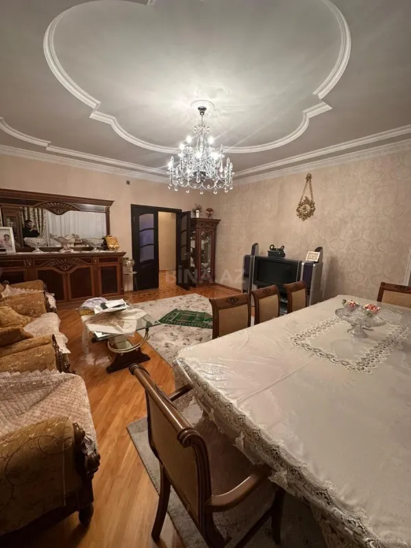 Satılır 3 otaqlı mənzil 130 m²