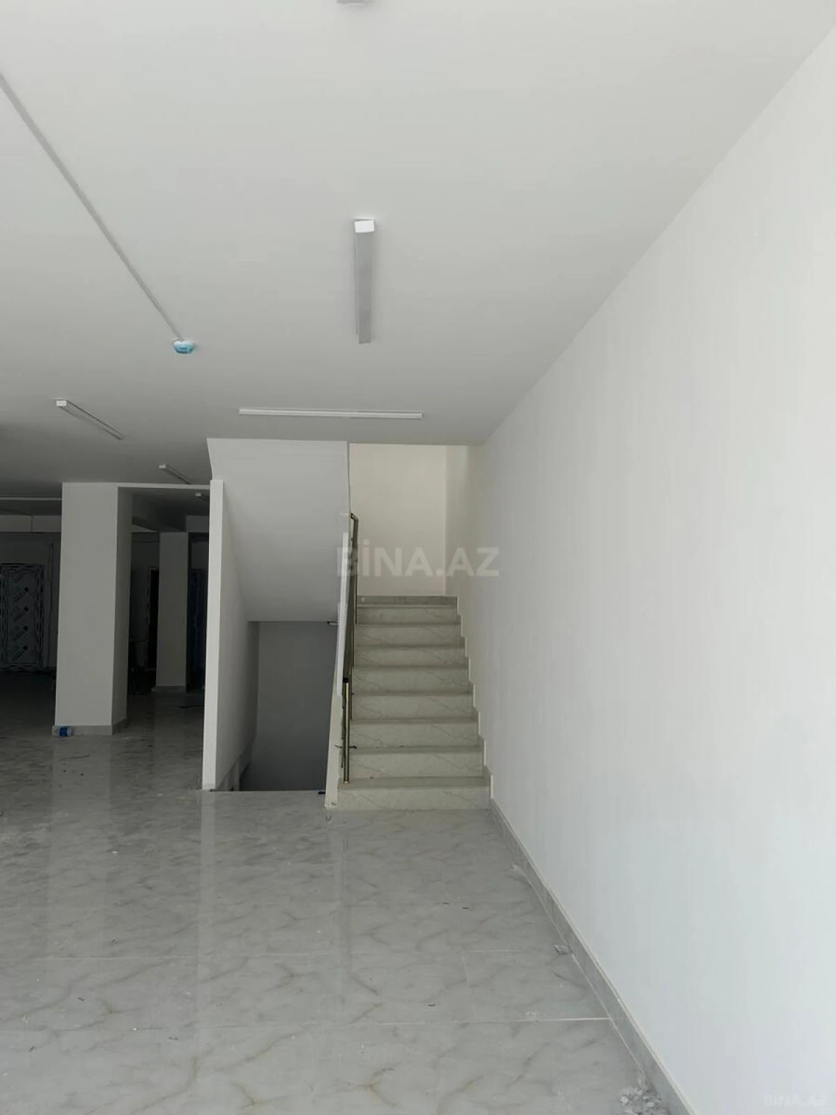 Satılır obyekt 600 m²