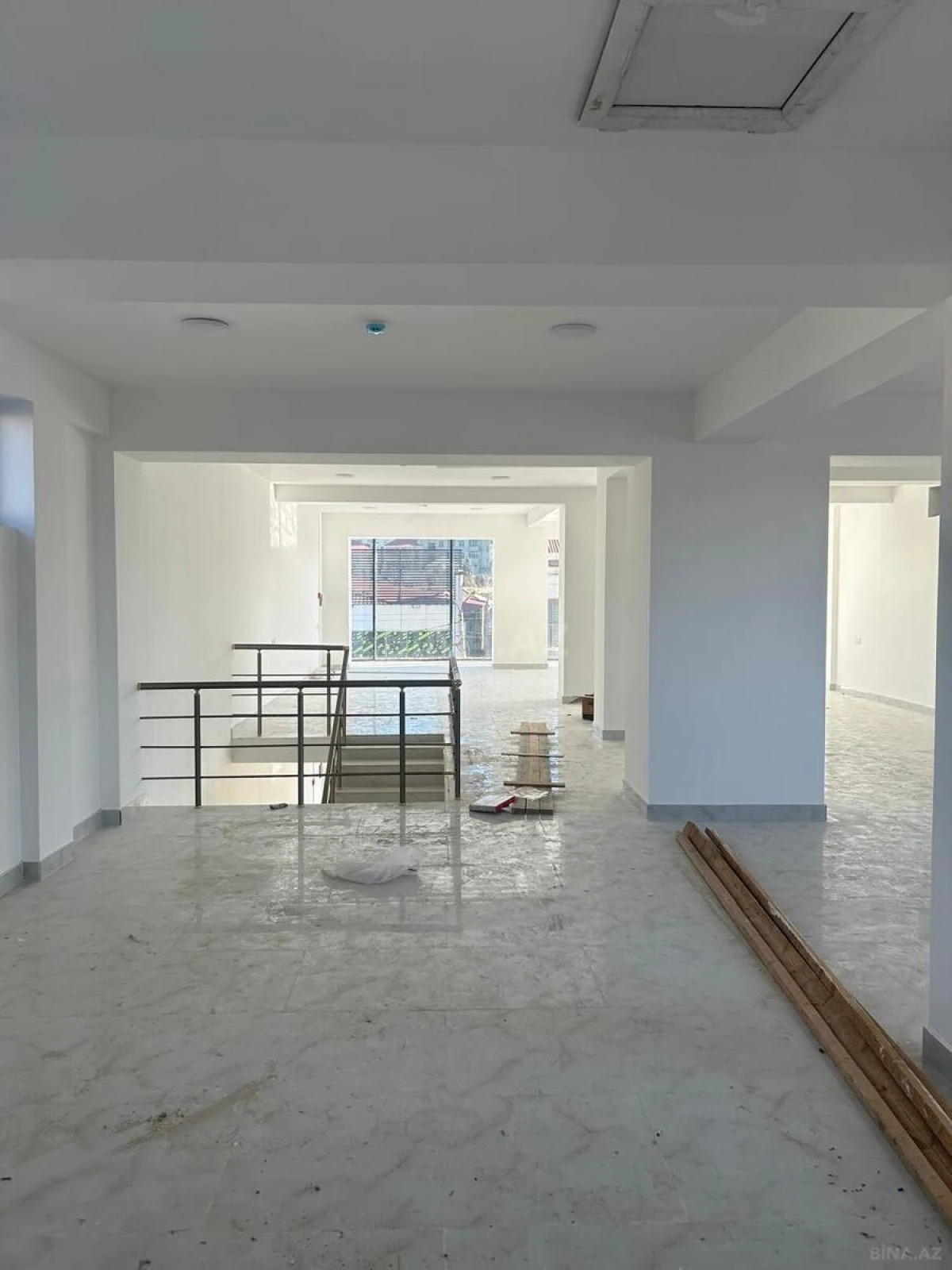 Satılır obyekt 600 m²