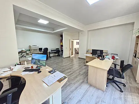 Kirayə verilir 6 otaqlı ofis 350 m²