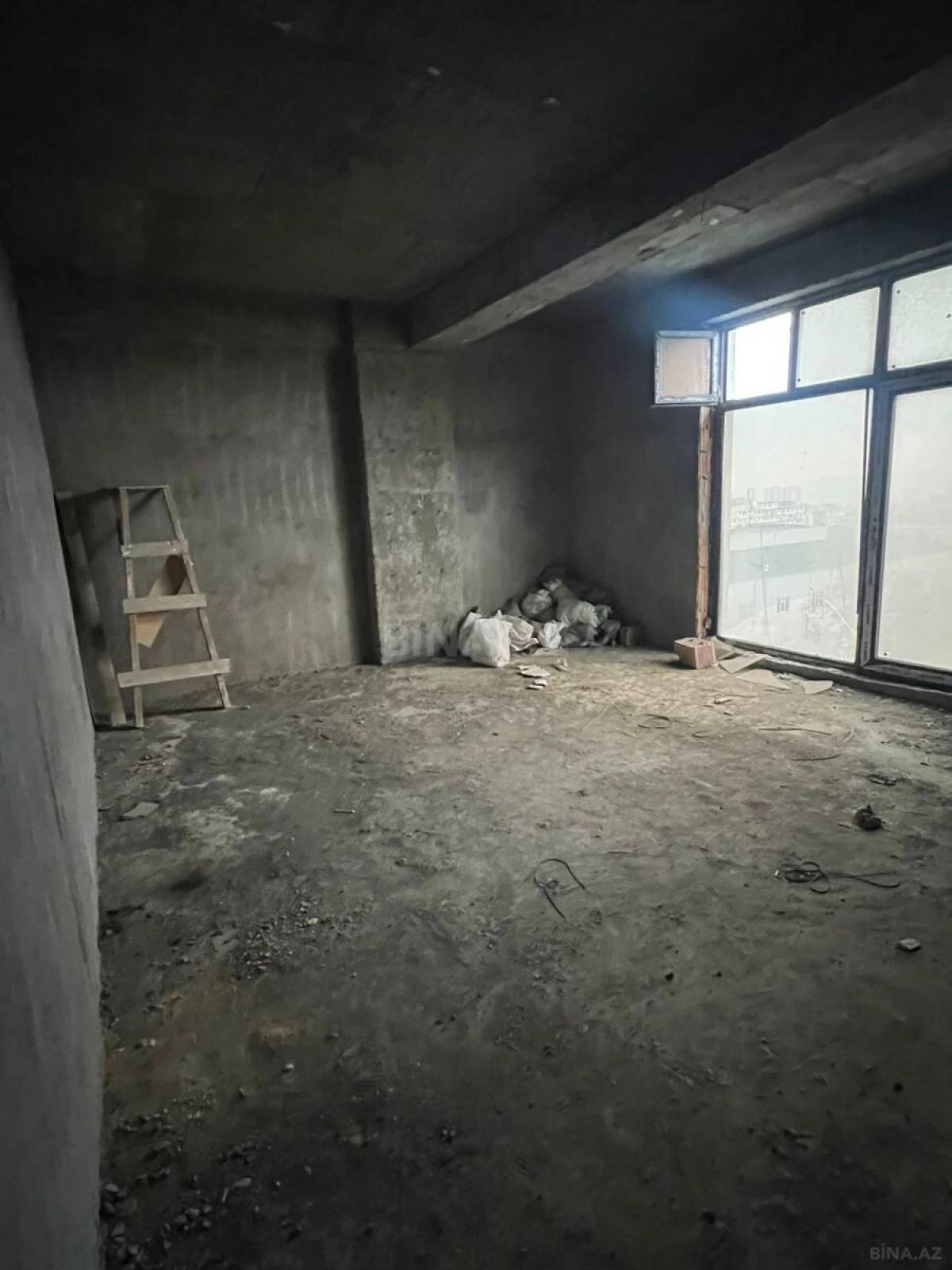 Satılır 3 otaqlı mənzil 139 m²