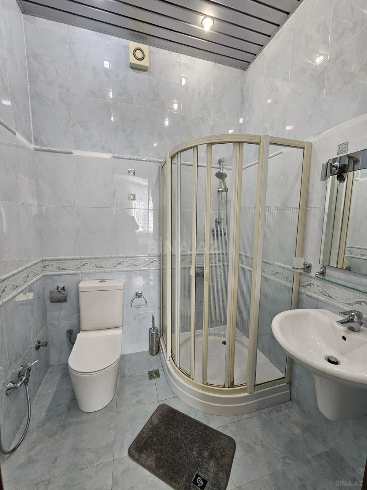 Kirayə verilir 4 otaqlı mənzil 180 m²