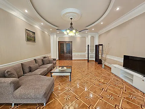 Kirayə verilir 4 otaqlı mənzil 180 m² — Bakı 4 otaq 180.00 m²