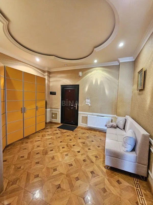 Kirayə verilir 4 otaqlı mənzil 180 m²