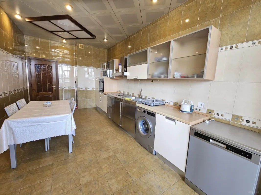 Kirayə verilir 4 otaqlı mənzil 180 m²