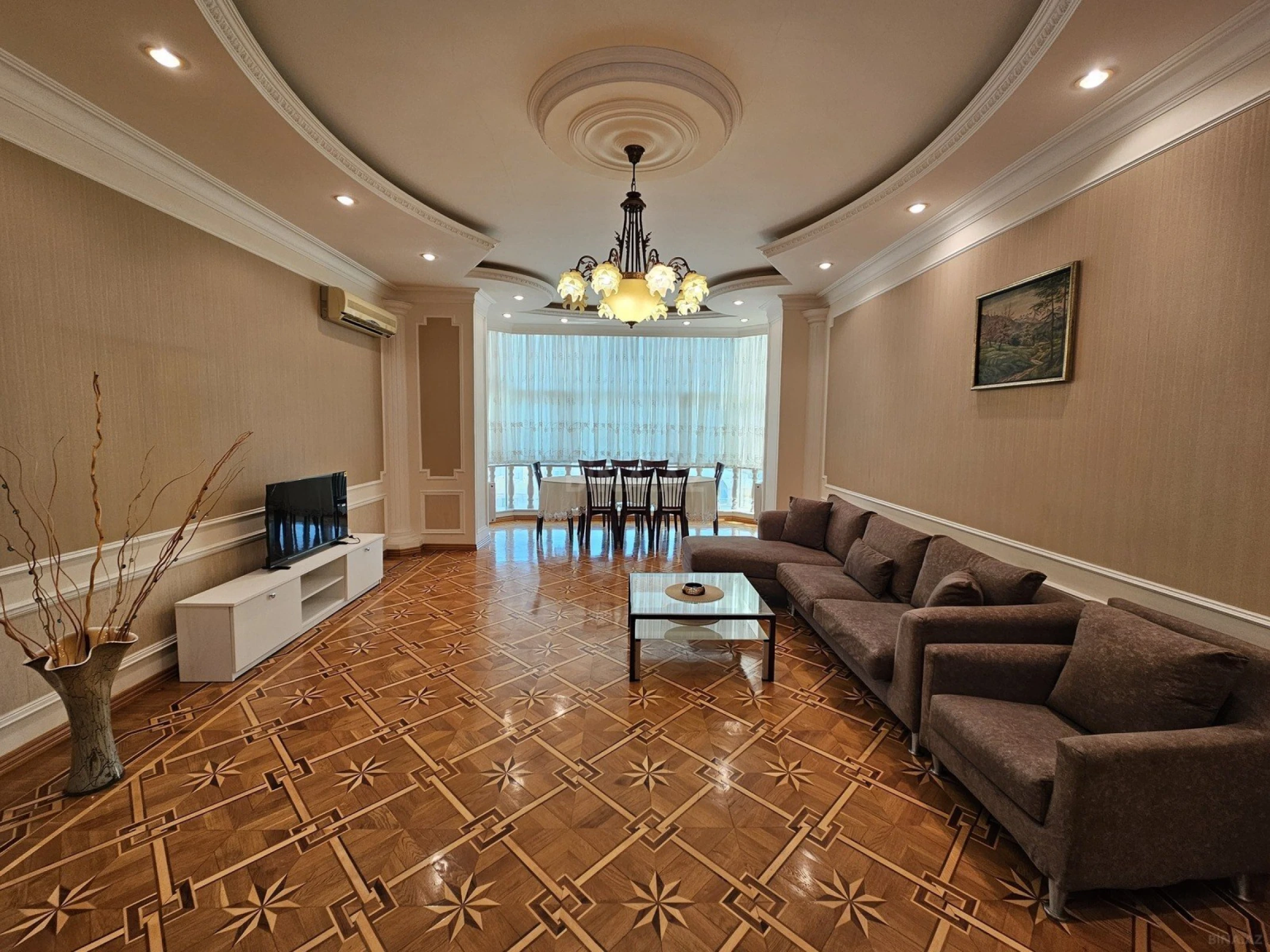 Kirayə verilir 4 otaqlı mənzil 180 m²