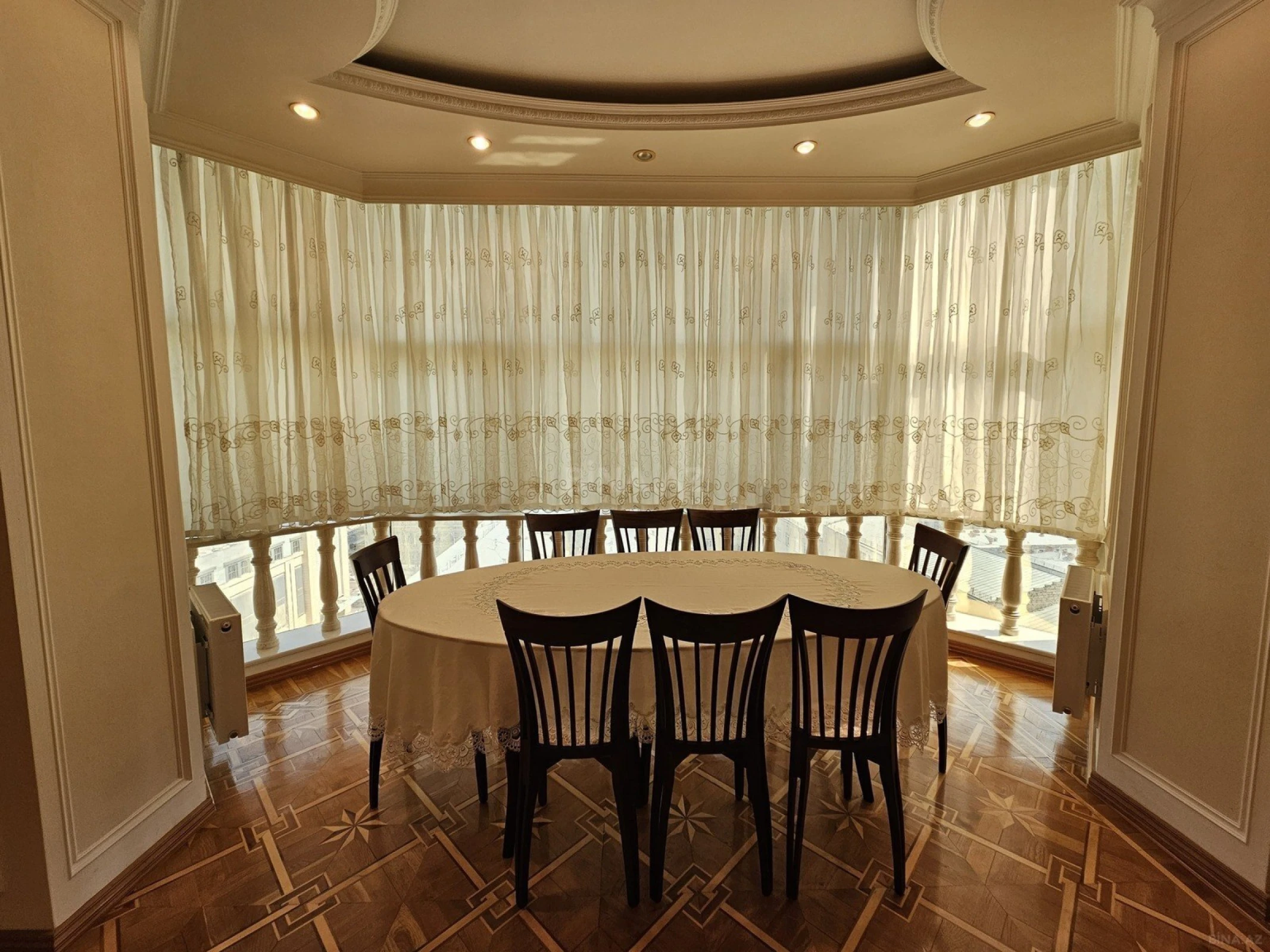 Kirayə verilir 4 otaqlı mənzil 180 m²