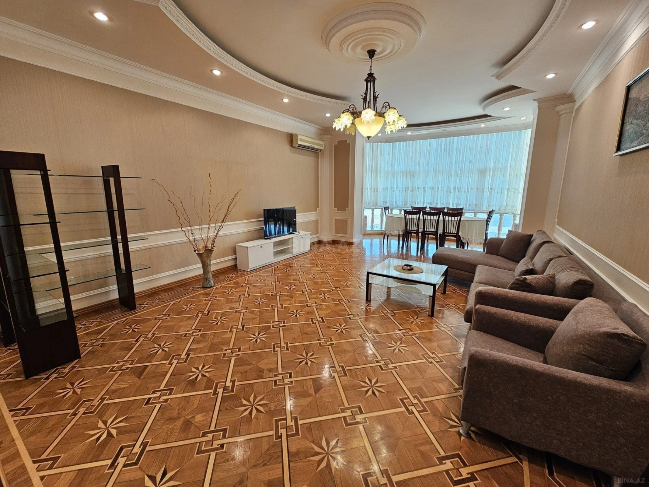 Kirayə verilir 4 otaqlı mənzil 180 m²