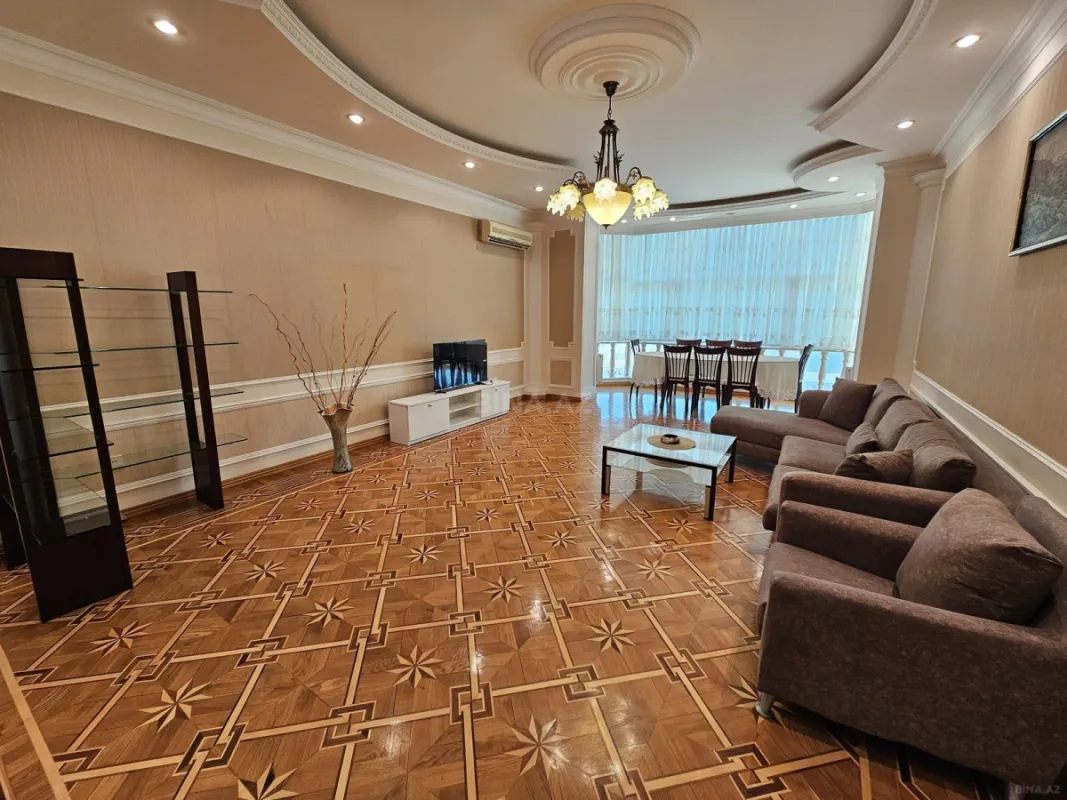 Kirayə verilir 4 otaqlı mənzil 180 m²