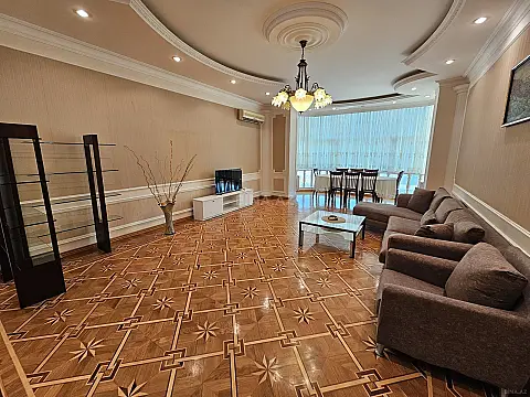 Kirayə verilir 4 otaqlı mənzil 180 m²