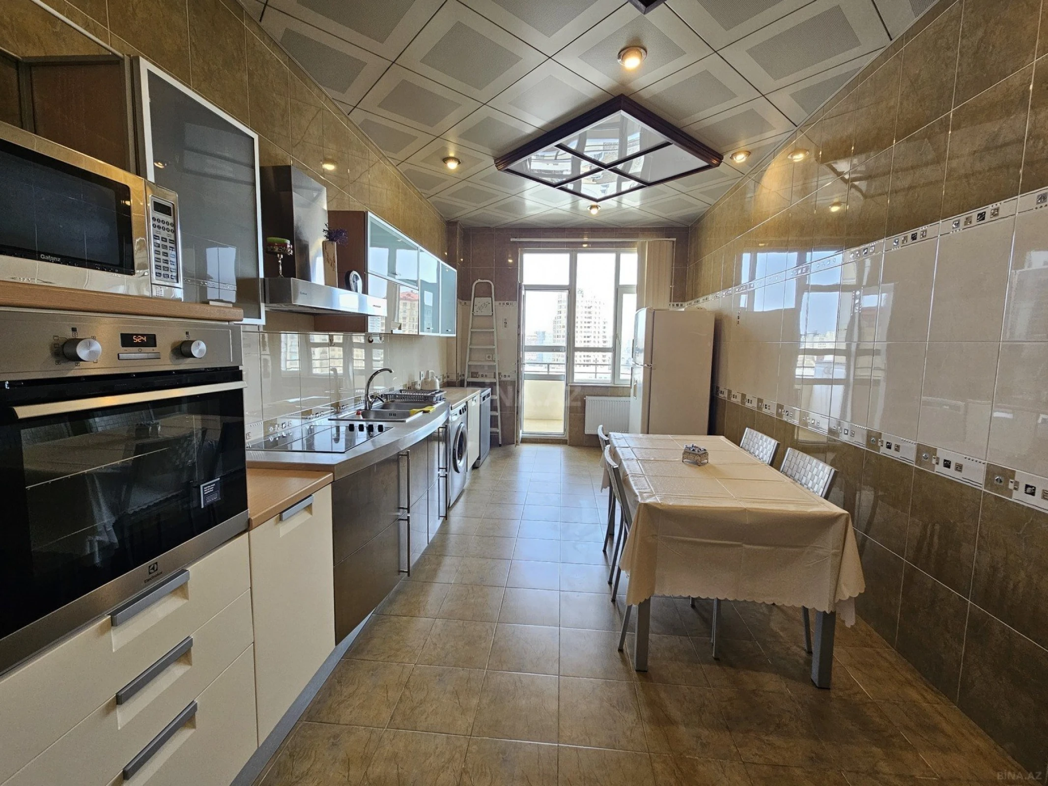 Kirayə verilir 4 otaqlı mənzil 180 m²