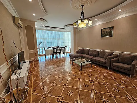 Kirayə verilir 4 otaqlı mənzil 180 m²