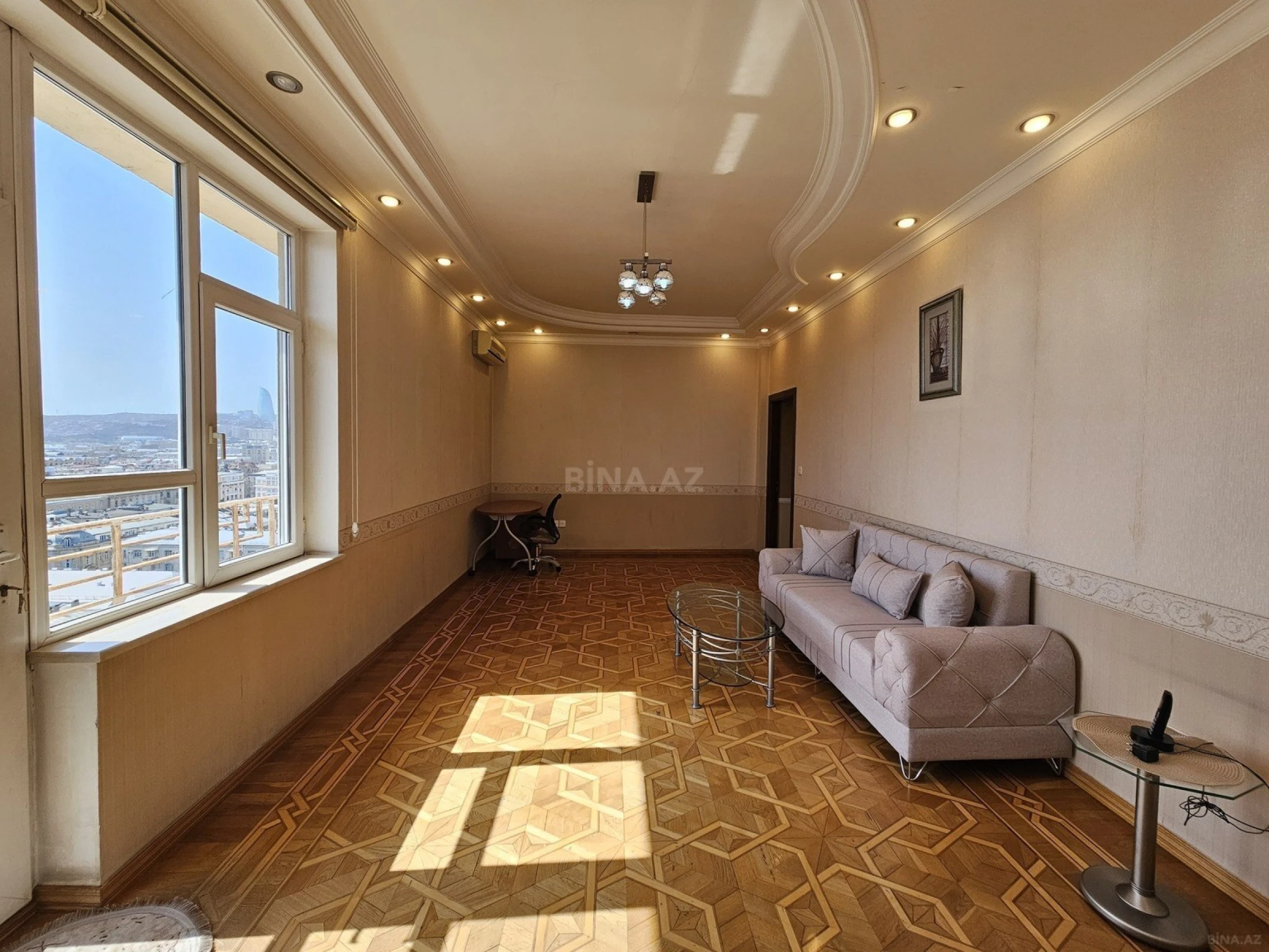 Kirayə verilir 4 otaqlı mənzil 180 m²