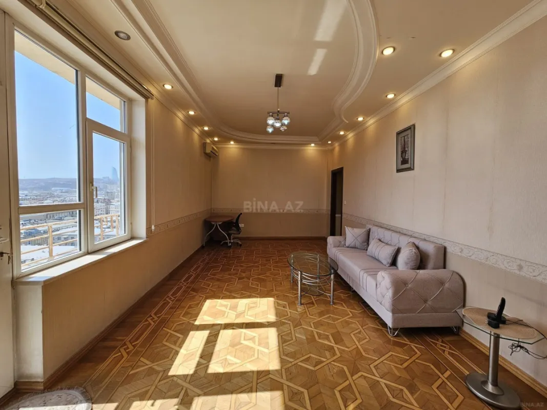Kirayə verilir 4 otaqlı mənzil 180 m²
