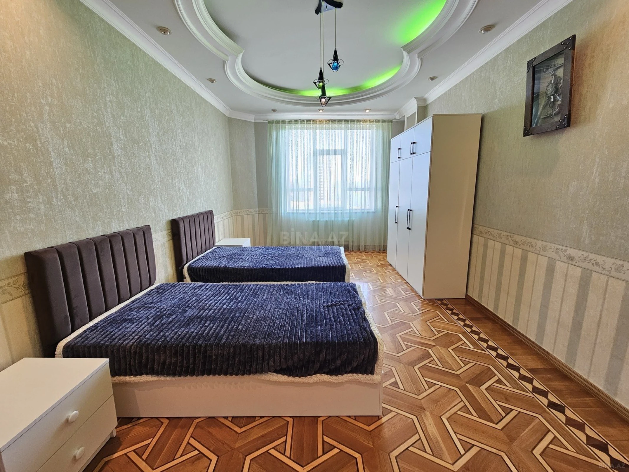Kirayə verilir 4 otaqlı mənzil 180 m²