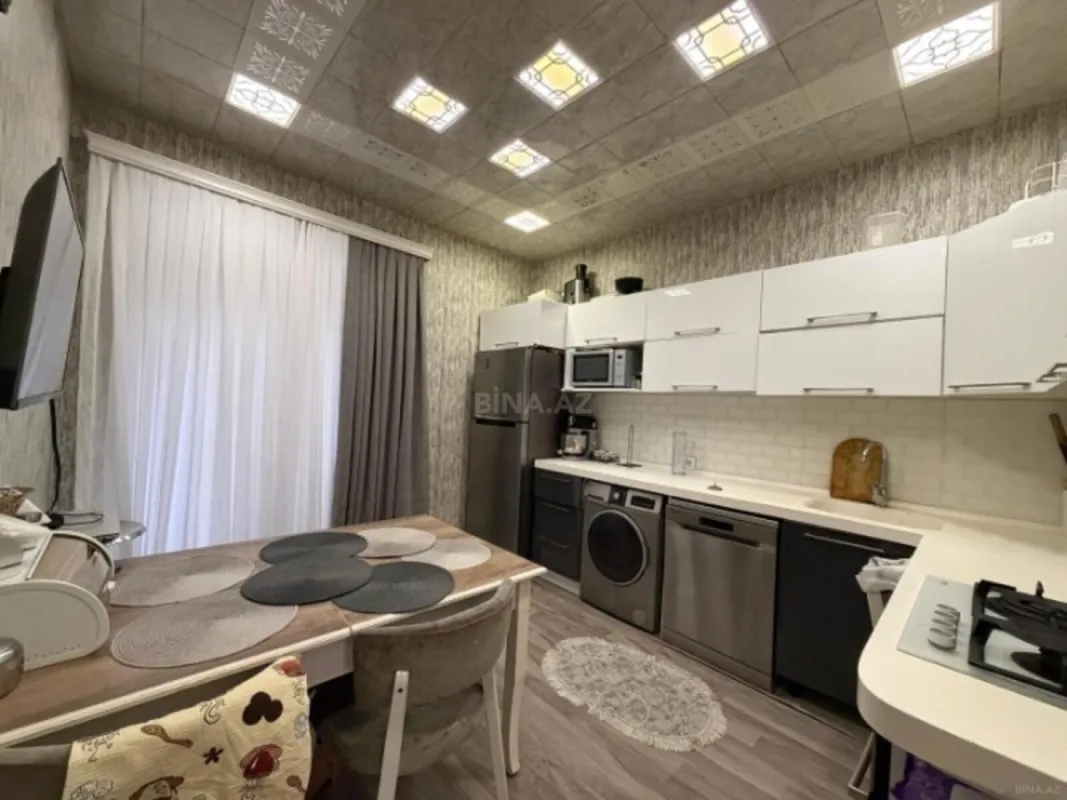 Satılır 4 otaqlı mənzil 150 m²