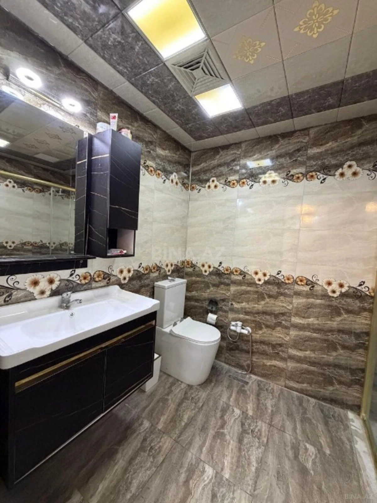 Satılır 4 otaqlı mənzil 150 m²