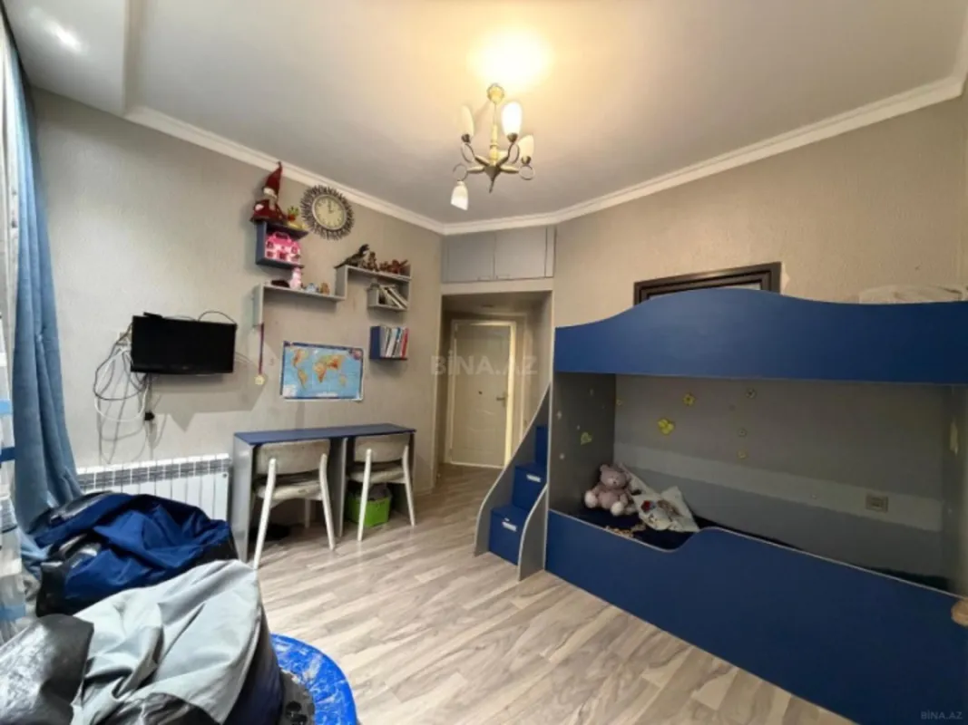 Satılır 4 otaqlı mənzil 150 m²