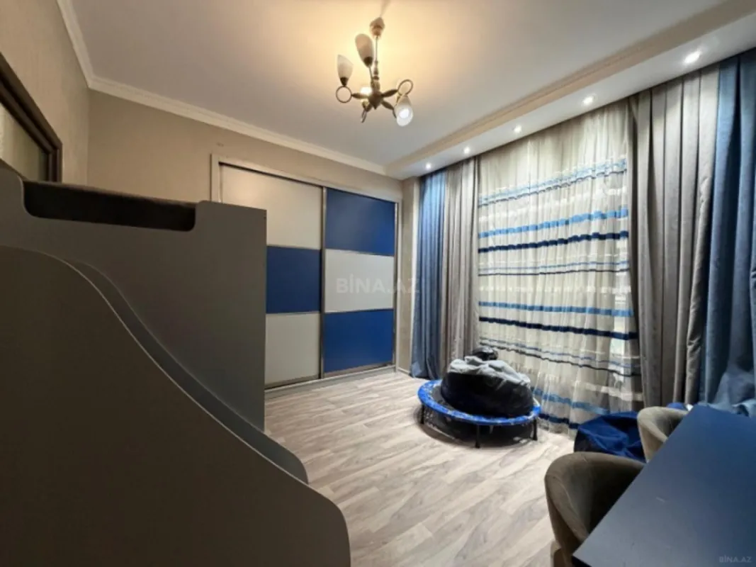 Satılır 4 otaqlı mənzil 150 m²