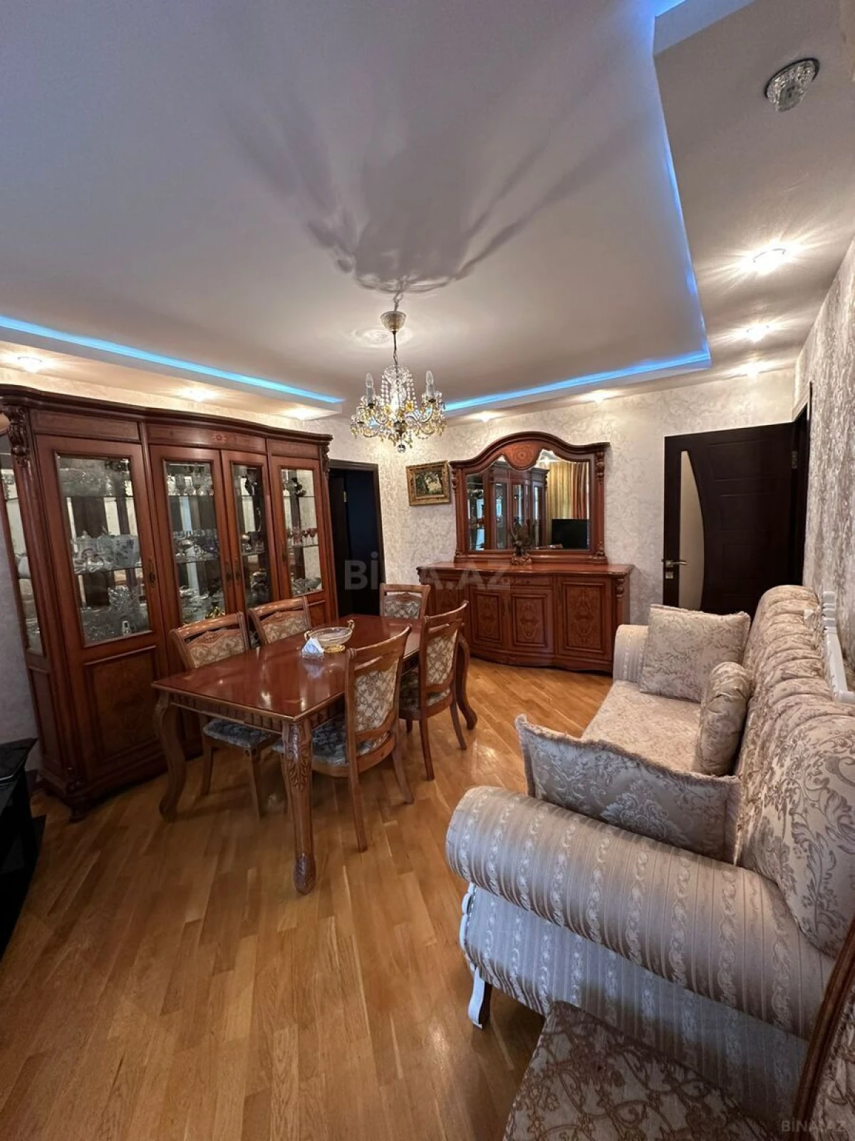 Satılır 5 otaqlı mənzil 110 m²