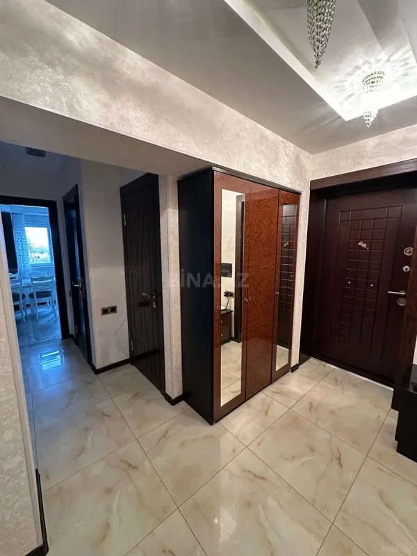 Satılır 5 otaqlı mənzil 110 m²