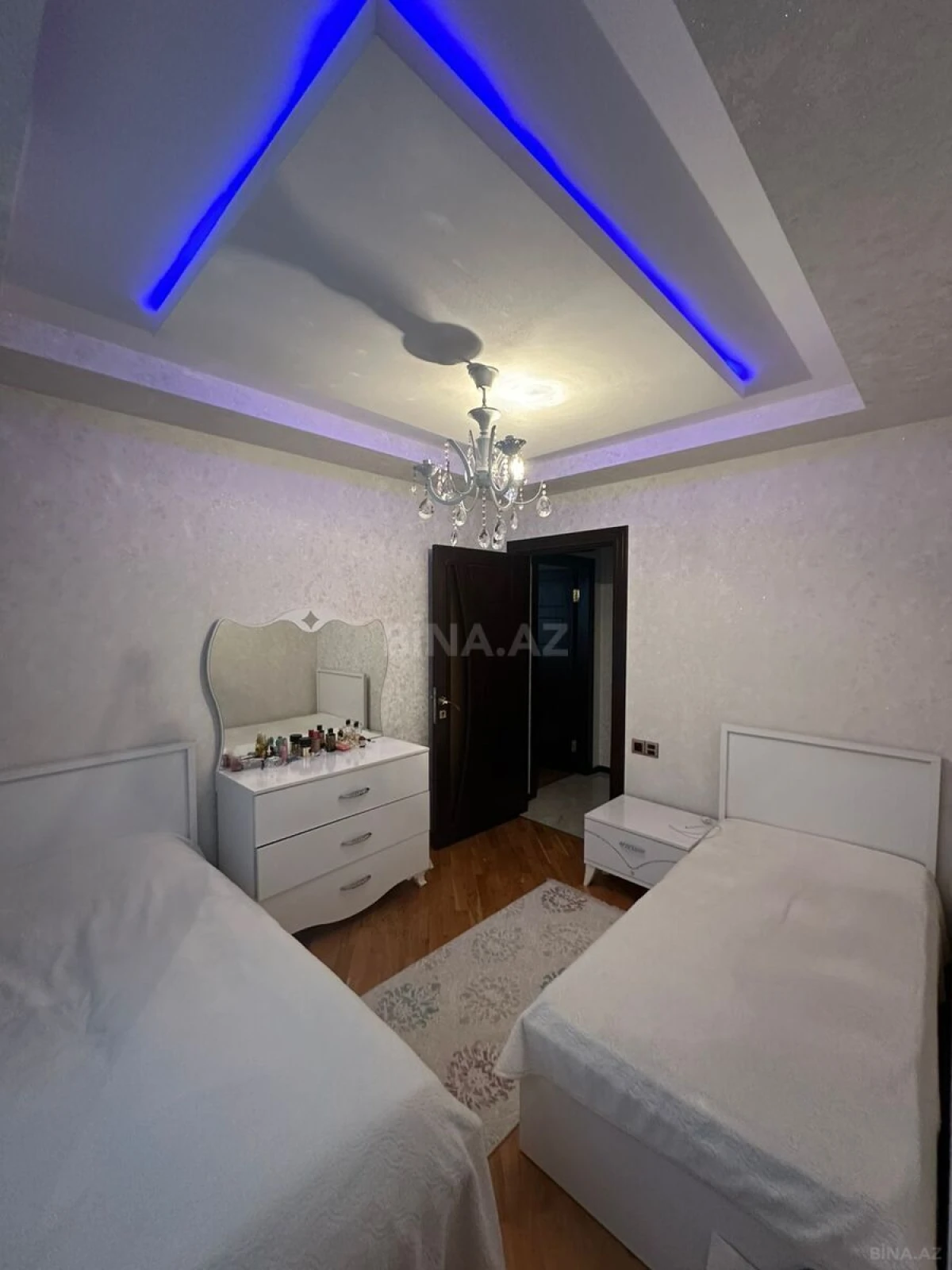 Satılır 5 otaqlı mənzil 110 m²