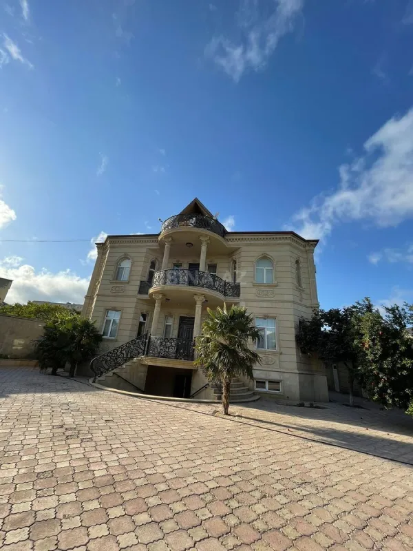 Kirayə verilir 6 otaqlı həyət evi 600 m²