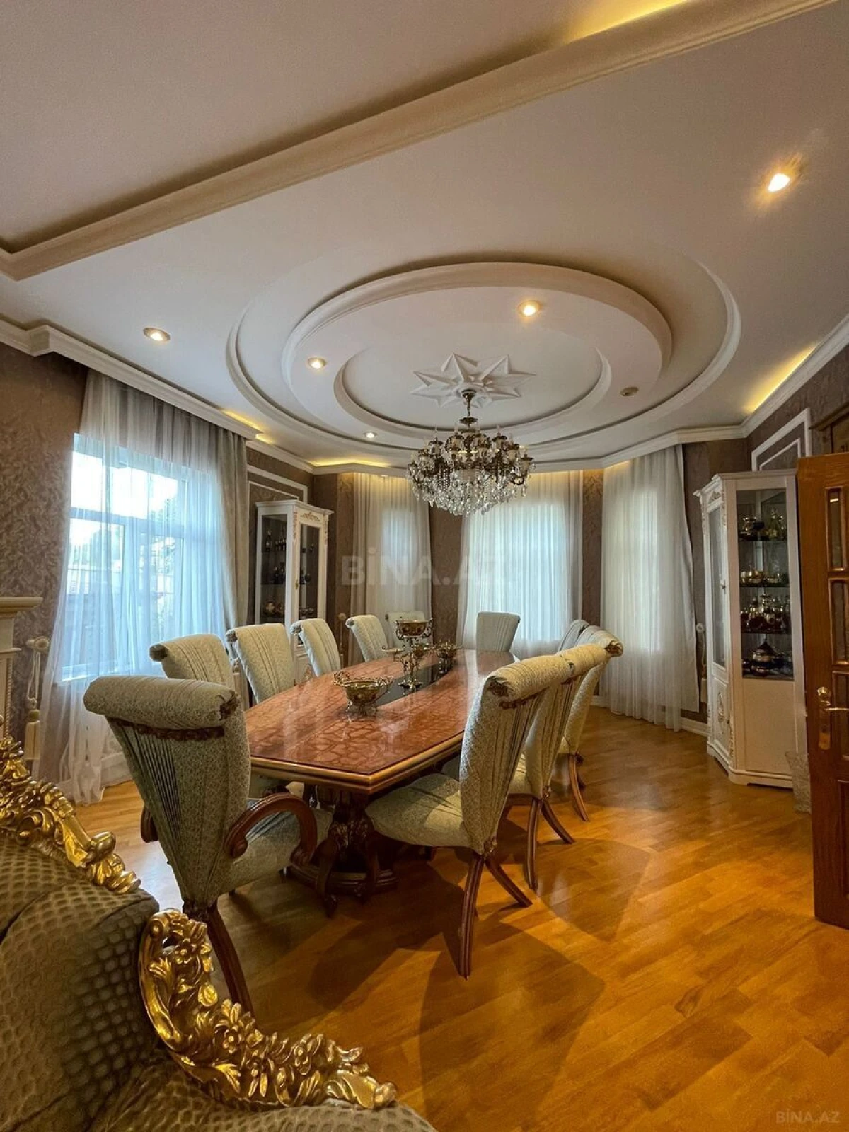 Kirayə verilir 6 otaqlı həyət evi 600 m²