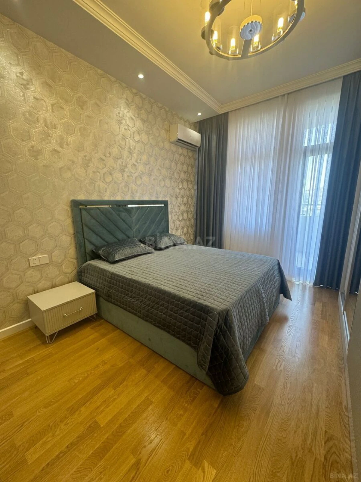 Kirayə verilir 3 otaqlı mənzil 130 m²