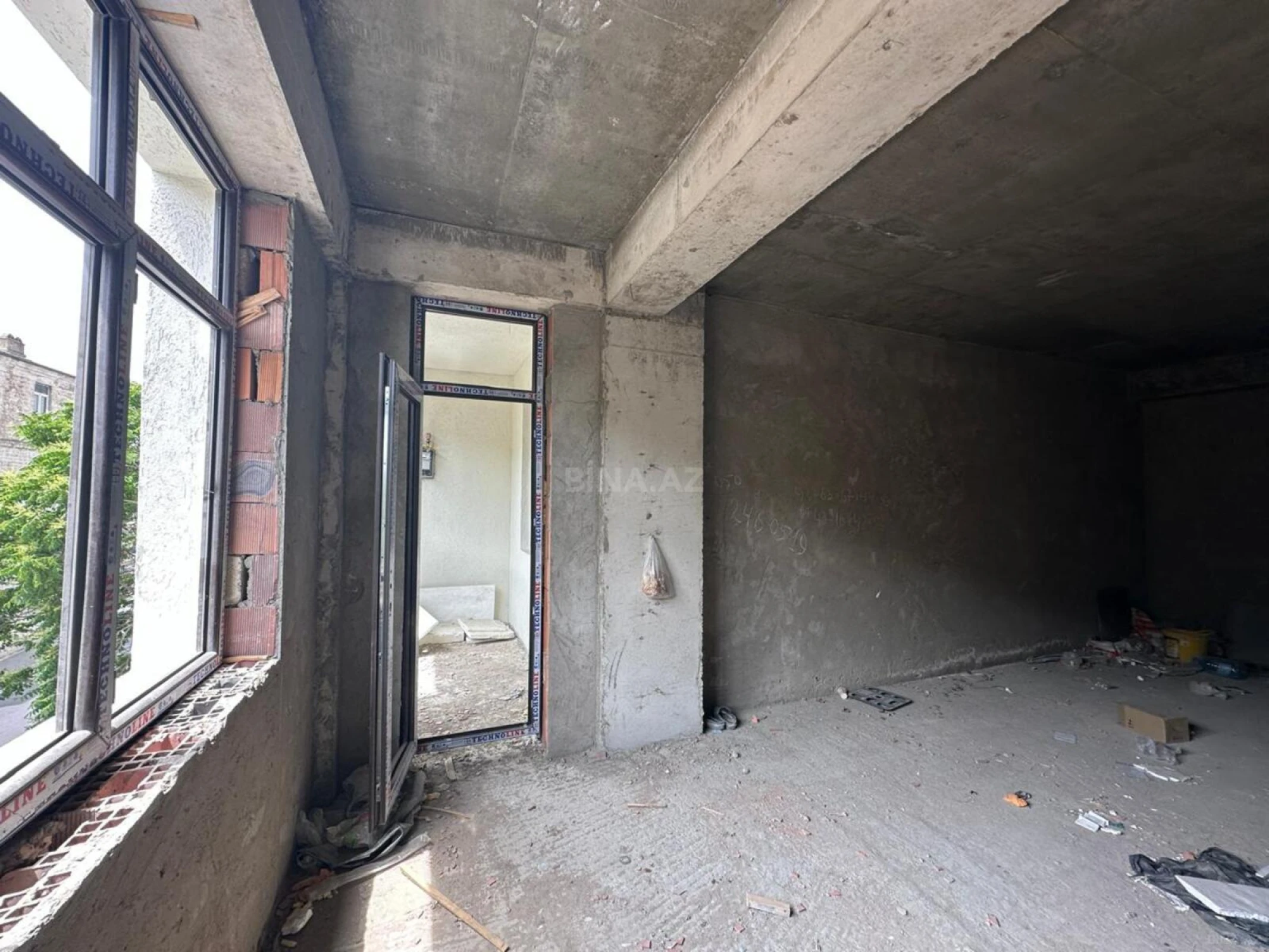 Satılır 3 otaqlı mənzil 134 m²