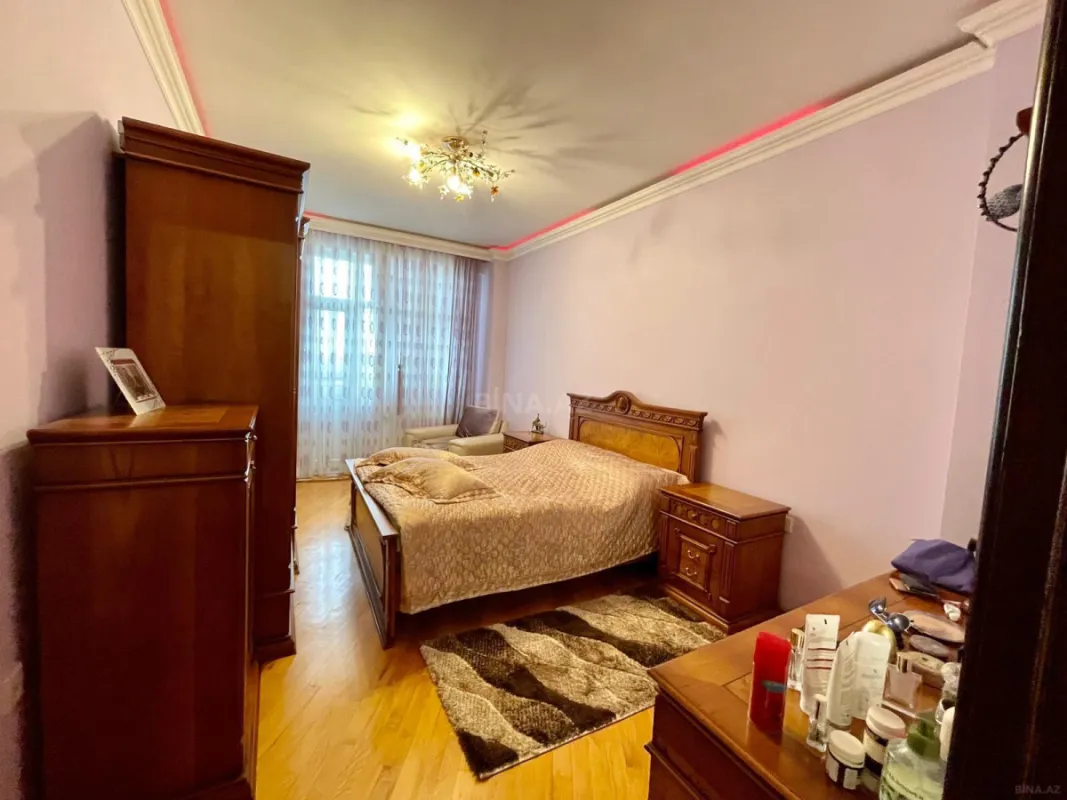 Satılır 4 otaqlı həyət evi 400 m²