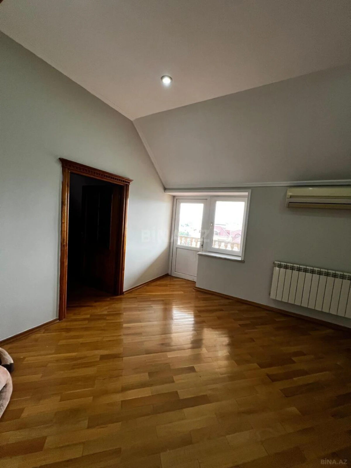 Satılır 4 otaqlı həyət evi 400 m²