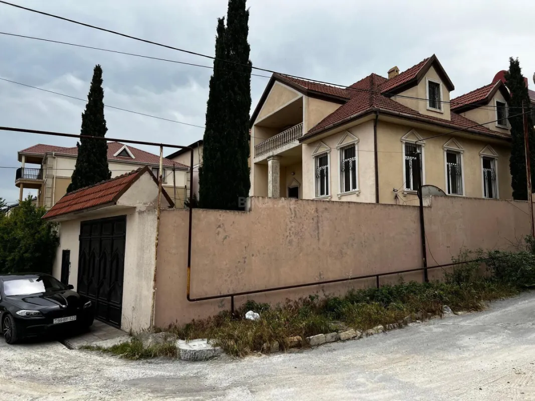 Satılır 4 otaqlı həyət evi 400 m²