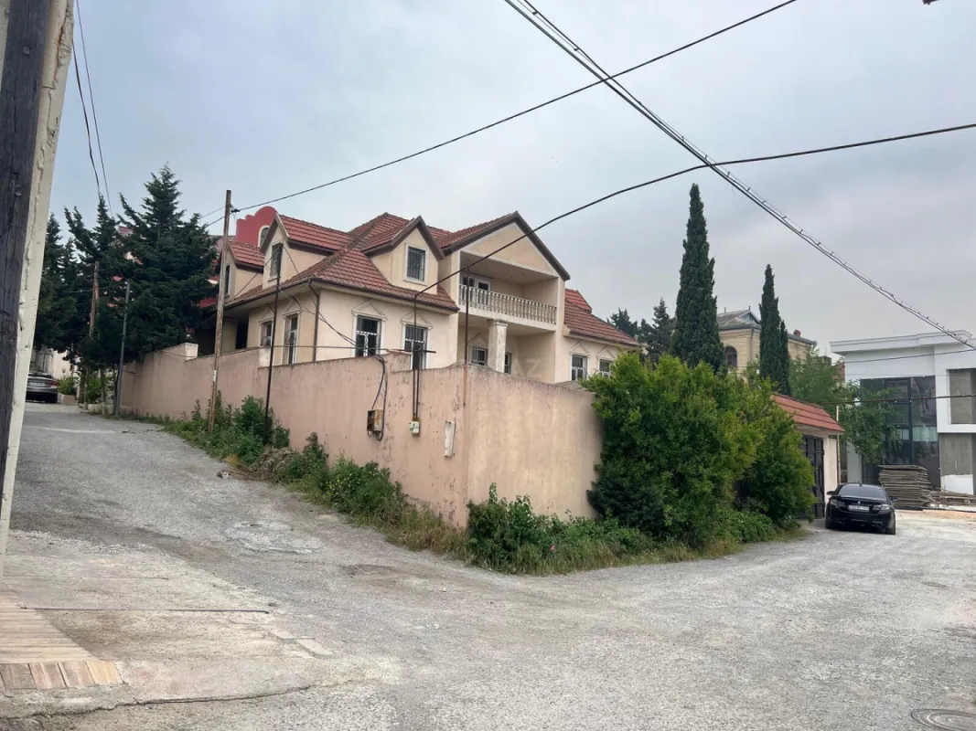 Satılır 4 otaqlı həyət evi 400 m²