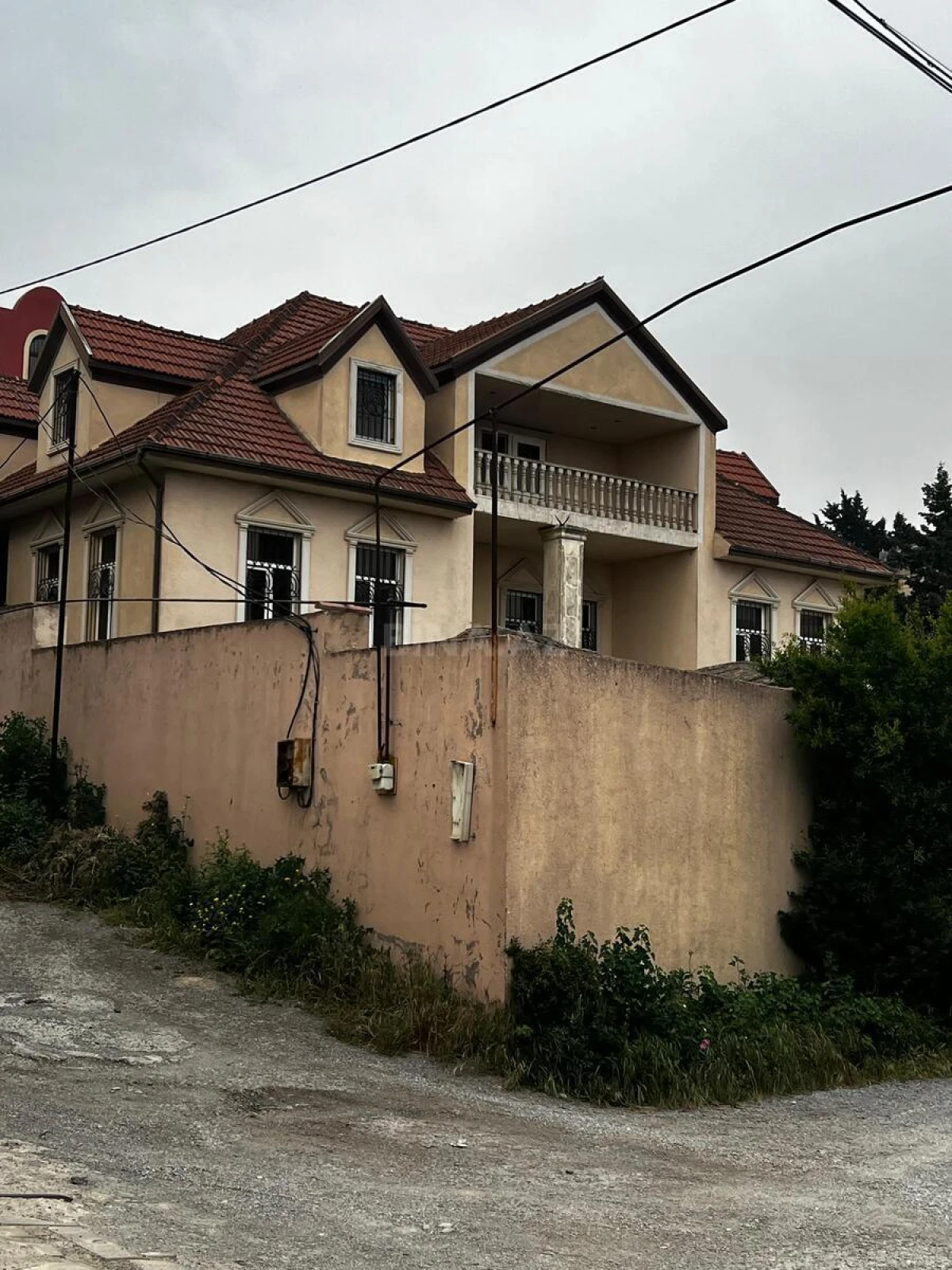 Satılır 4 otaqlı həyət evi 400 m²