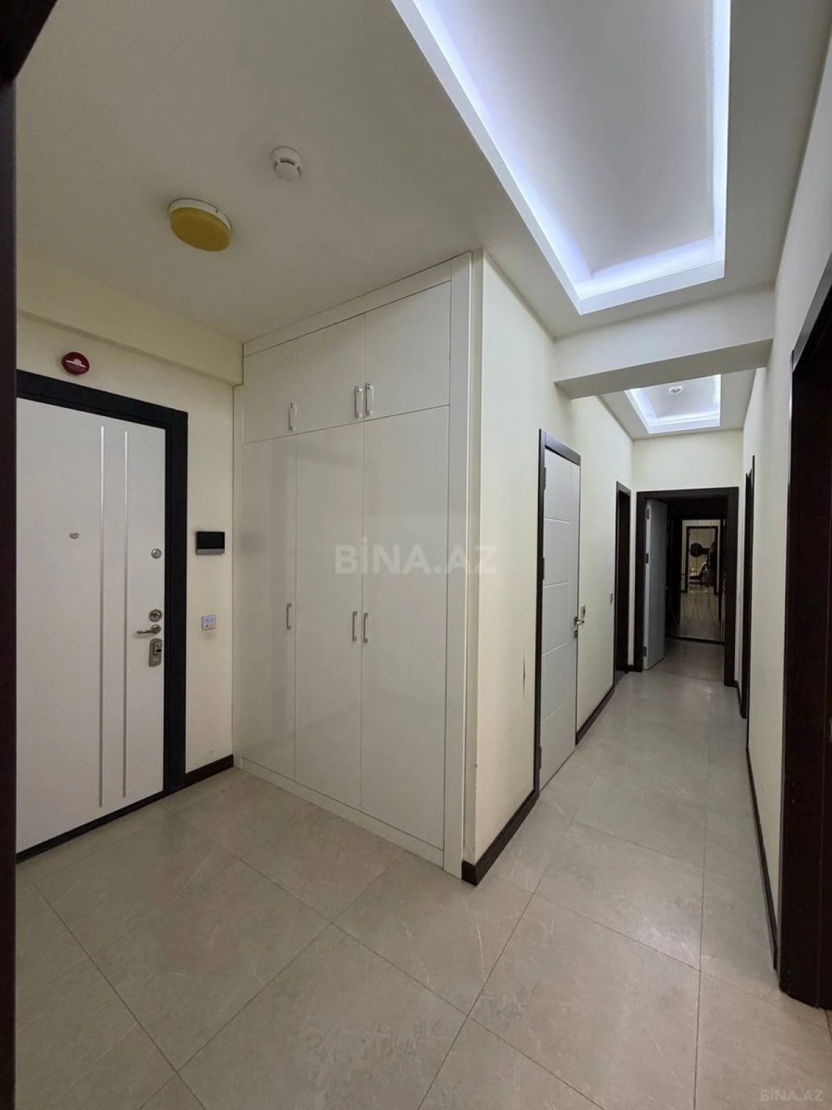 Kirayə verilir 4 otaqlı mənzil 150 m²