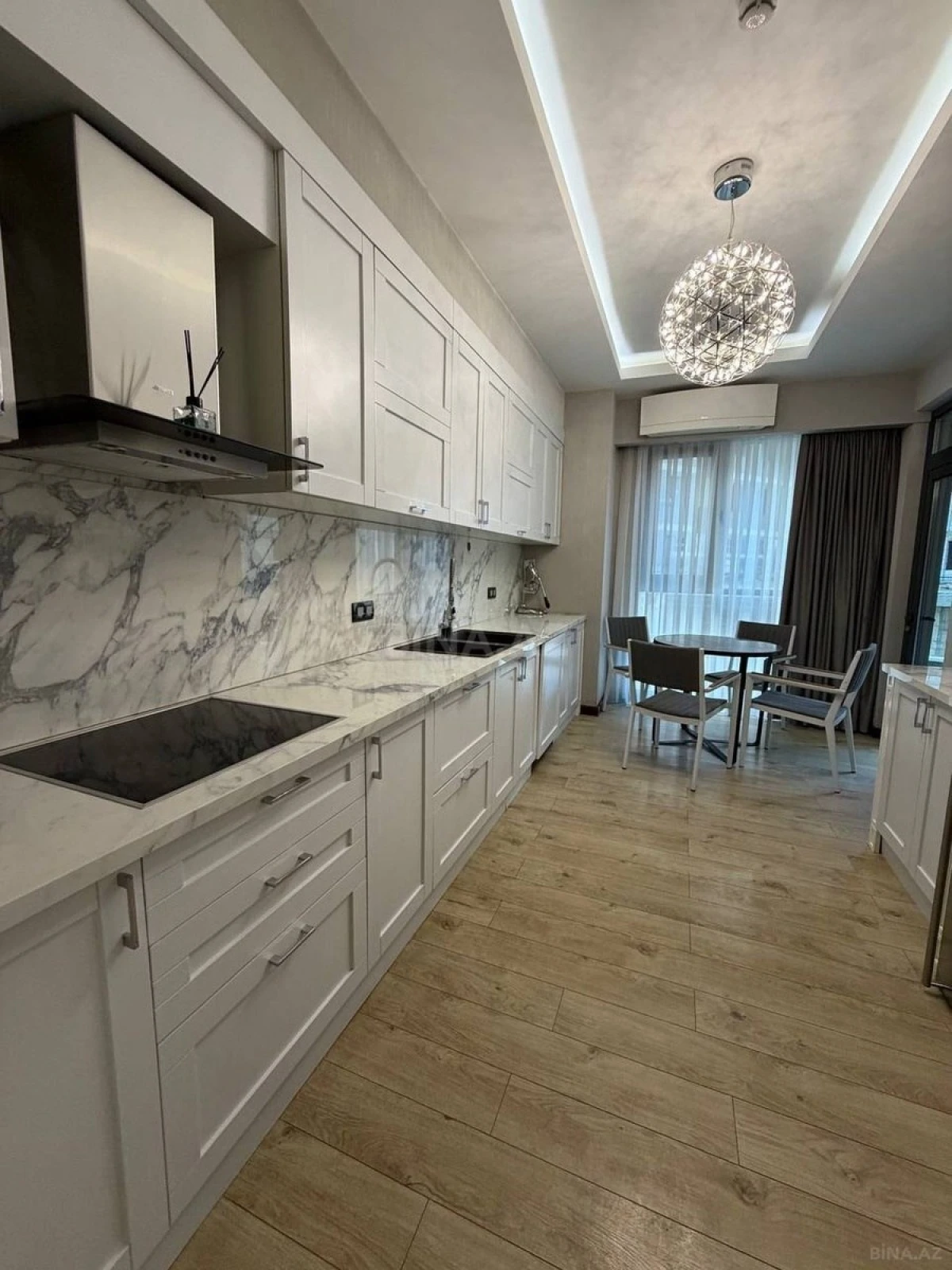 Kirayə verilir 4 otaqlı mənzil 150 m²
