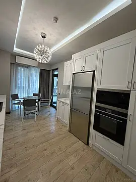 Kirayə verilir 4 otaqlı mənzil 150 m²